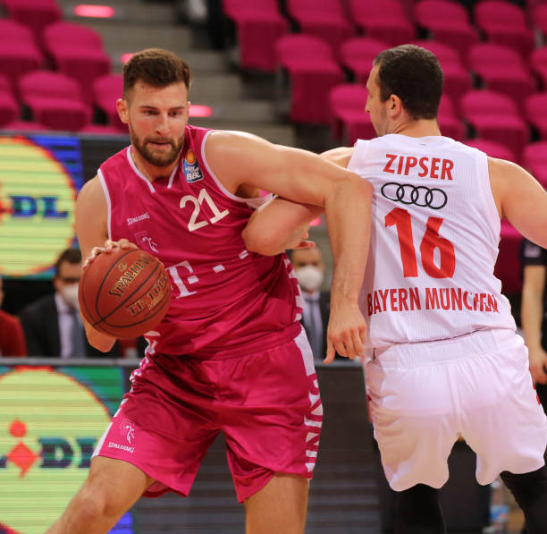 的一脚将球 的一脚将球